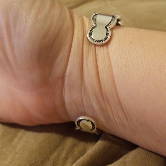 Cuff bracelet - Picture 2 of 3